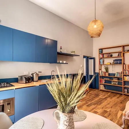 Trastevere Vintage 2 Bedroom 2nd Floor ローマ